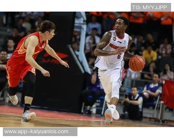 杰明表现出色关键时刻三分助力球队逆转胜利砍下12分6篮板5助攻