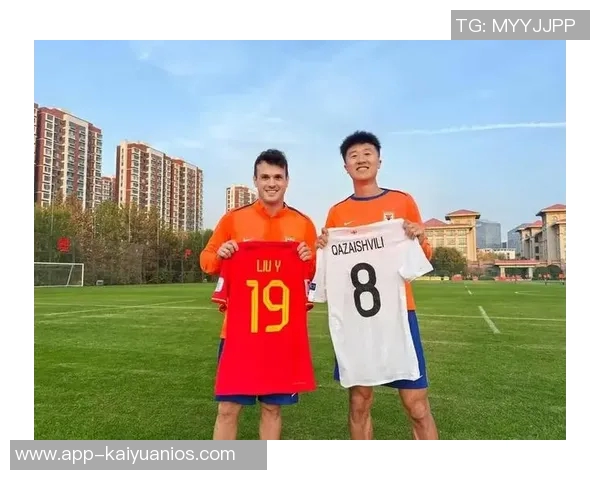 刘洋与卡扎伊什维利互换国家队球衣合影引发热议是走还是留的抉择时刻